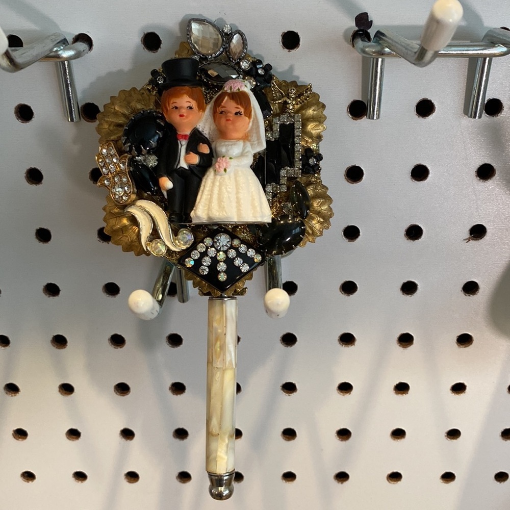 HERE Comes The Bride..Small 3” Hand Mirror.$48 - Picture 3 of 5